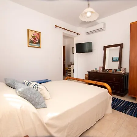 Maria Nik Psaras House Skaliá